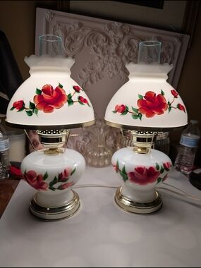 Hand-Painted Floral Milk Glass Table Lamp - White with Red Roses